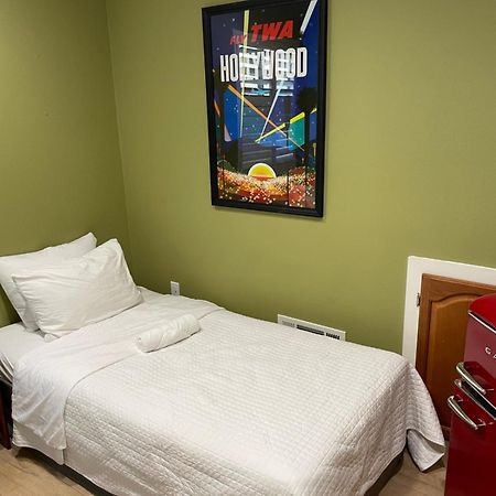 Private Room In La With Free Wifi And Tv With Shared Kitchen Los Angeles Exterior photo